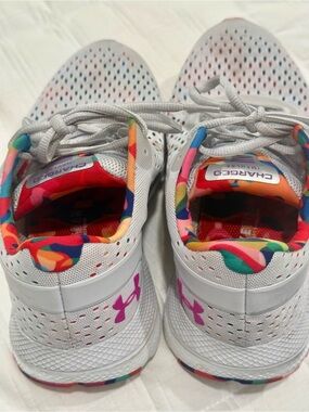 Under Armour CHARGED IMPULSE sneakers. EUC Grey & bright tropical details, 7.5